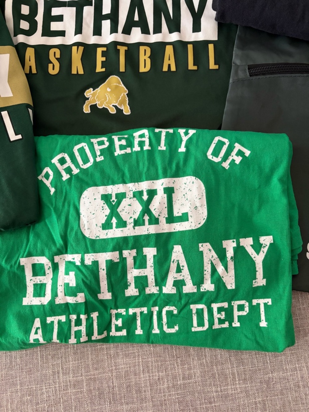 Bethany College / Bethany Bison Green Basketball Tee & Apparel Bundle - Picture 4 of 6